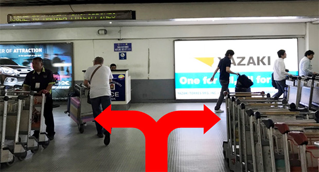 駐車場へ行くスロープが左右にある(NAIA1)