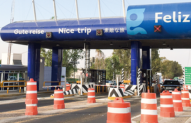 欧米や日本の自動車関連メーカーが集積する中央高原(バヒオ地域)。高速道路の料金所などには英語とドイツ語、日本語で歓迎のメッセージが書かれている