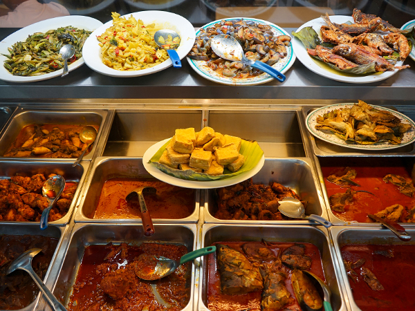 マレーシア生まれのインド料理、ナシ・カンダールの店=マレーシア・クアラルンプール